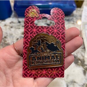 2018 Disneys Animal Kingdom Gold Lion
King pin